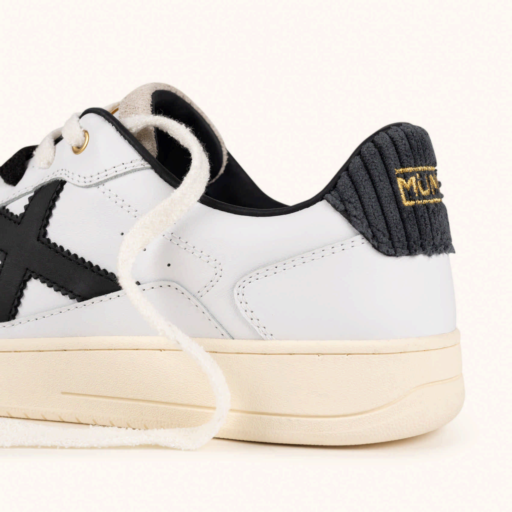 Scarpe Uomo MUNICH LEGIT 120 retrò da tennis e skate in bianco e nero 3 Scarpe Uomo MUNICH LEGIT 120 retrò da tennis e skate in bianco e nero - immagine 3