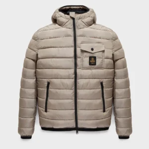 Piumino tecnico da uomo con cappuccio, realizzato in 100% nylon antivento e antipioggia con tecnologia ReClosed