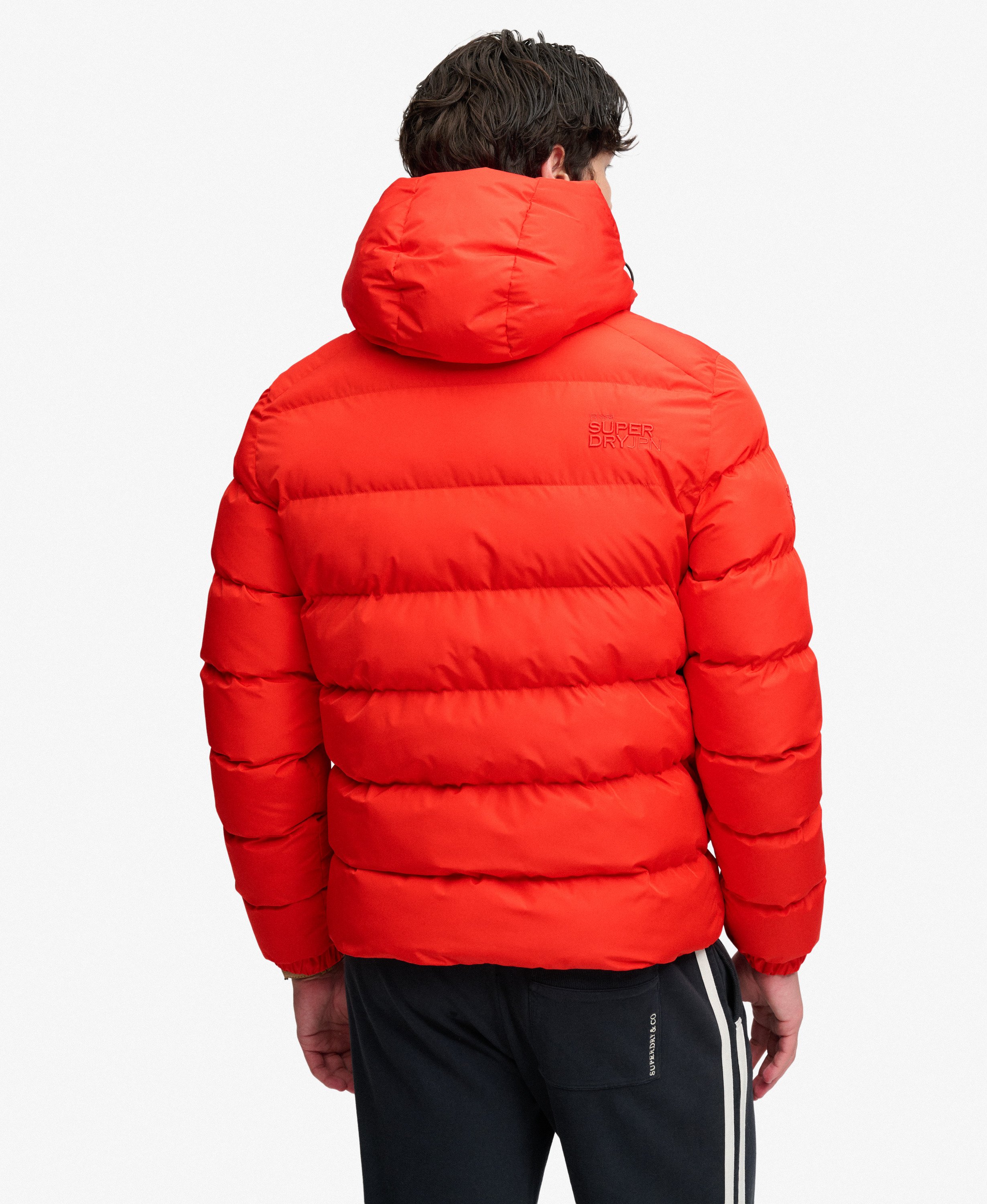 Giacca Superdry Puffer uomo con Cappuccio Sportiva colore rosso (SPR) 6 Giacca Superdry Puffer uomo con Cappuccio Sportiva colore rosso (SPR) - immagine 6