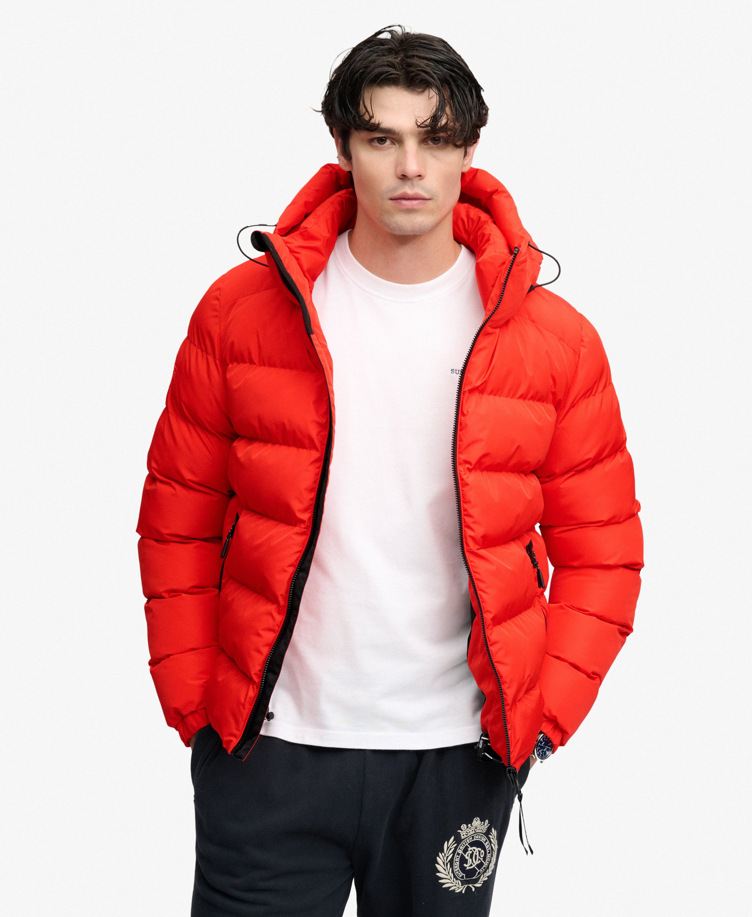 Giacca Superdry Puffer uomo con Cappuccio Sportiva colore rosso (SPR) 1 Giacca Superdry Puffer uomo con Cappuccio Sportiva colore rosso